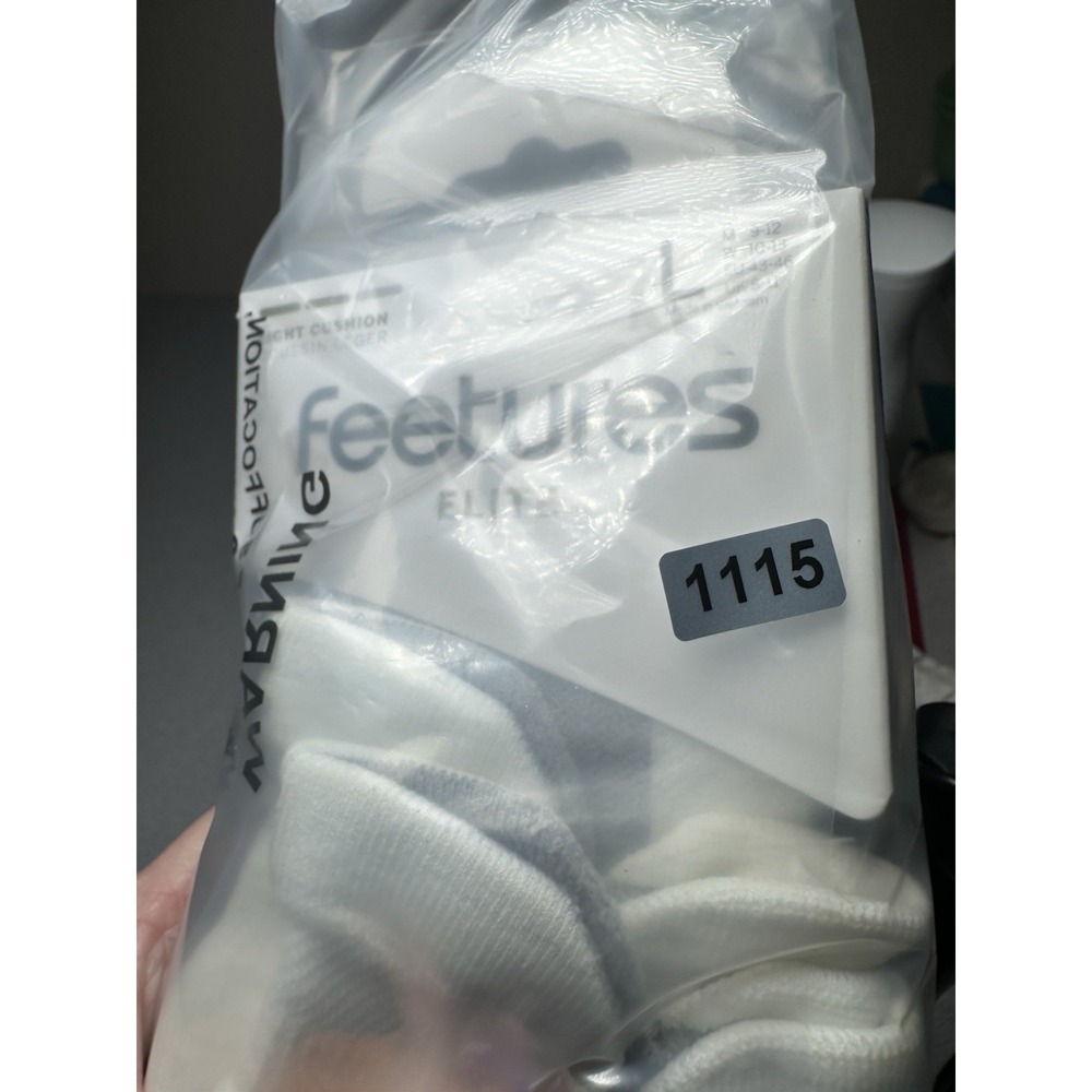 Feetures Elite Socks Mens Large 9-12 White Light Cushion No Show Running 1 Pair - Picture 7 of 7